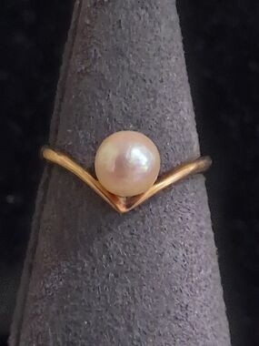 10k yellow gold pearl v shape chevron pearl ring, wishbone Fine Jewelry